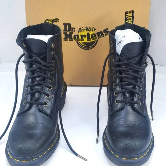 Dr MARTENS BLACK LEATHER BOOTS NON-SLIP 16 EYE BOOTS OIL RESISTANT SOLES - Picture 8 of 9
